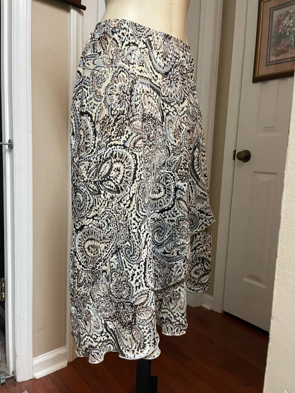 Courtenay Cream and Black Paisley Circle Skirt - Picture 4 of 5